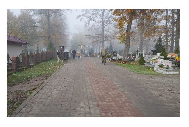 Aleja na cmentarzu komunalnym w Barwicach