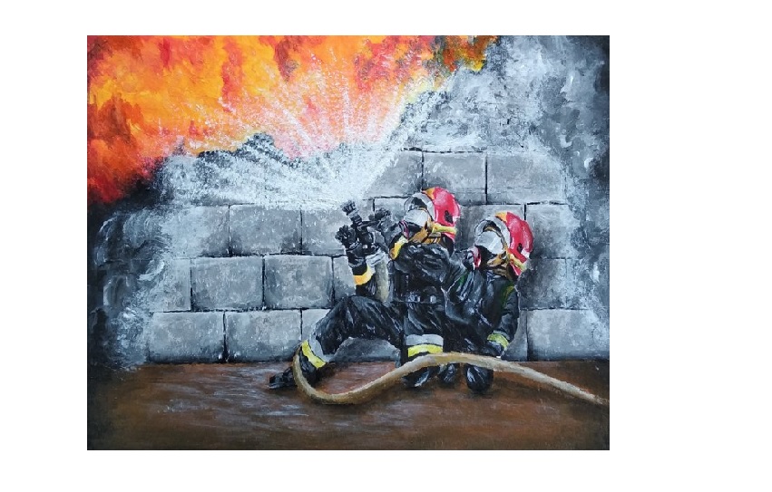 na zdjęciu strażacy gaszący pożar