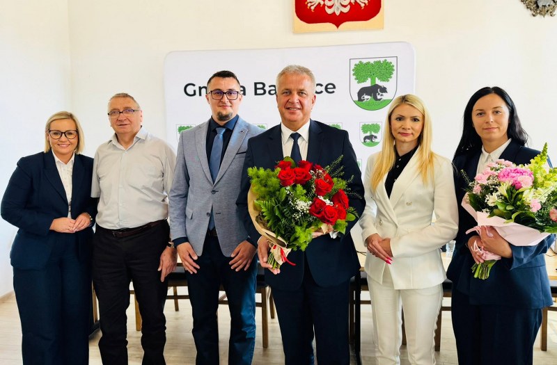 Gratulacje po otrzymanym absolutorium przez burmistrza