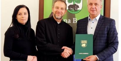 Magdalena Łozińska Skarbnik Gminy Barwice, Adam Paź Proboszcz Parafii Św. Stefana w Barwicach, Robert Zborowski Burmistrz Barwic