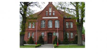 Zdjęcie przedstawia budynek Urzędu Miejskiego w Barwicach