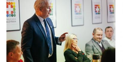 Zastępca Burmistrza Barwic Robert Zborowski w trakcie spotkania z przedstawicielami "Szwajcarii Połczyńskiej"