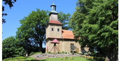 na zdjęciu kościół w Białowąsie 