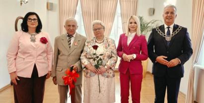 Uroczystość wręczenia medali za długoletnie pożycie małżeńskie Państwu Jadwidze i Tadeuszowi Błaszko