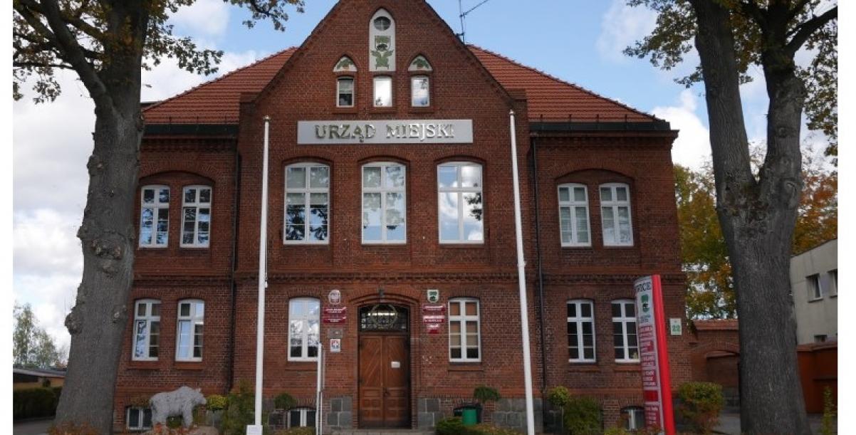 na zdjęciu budynek Urzędu Miejskiego w Barwicach.