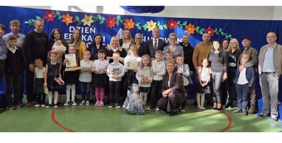 Ślubowanie kl. I i Dzień Edukacji Narodowej w Starym Chwalimiu.