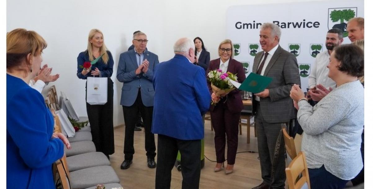 Podziękowania i gratulacje dla sołtysów podczas XXIV sesji Rady Miejskiej w Barwicach