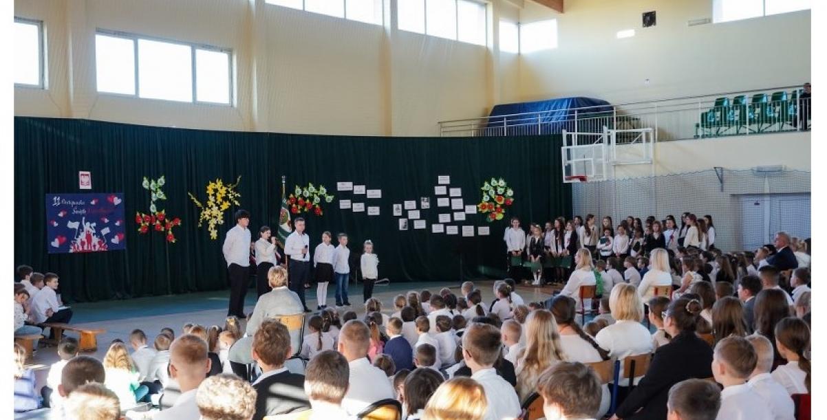 Uroczyste obchody 107. rocznicy odzyskania niepodległości w szkołach