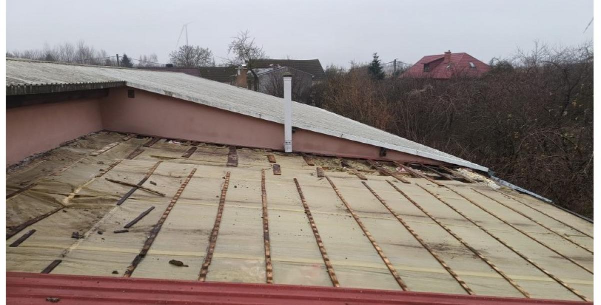 Dach na strażnicy OSP w Starym Chwalimiu