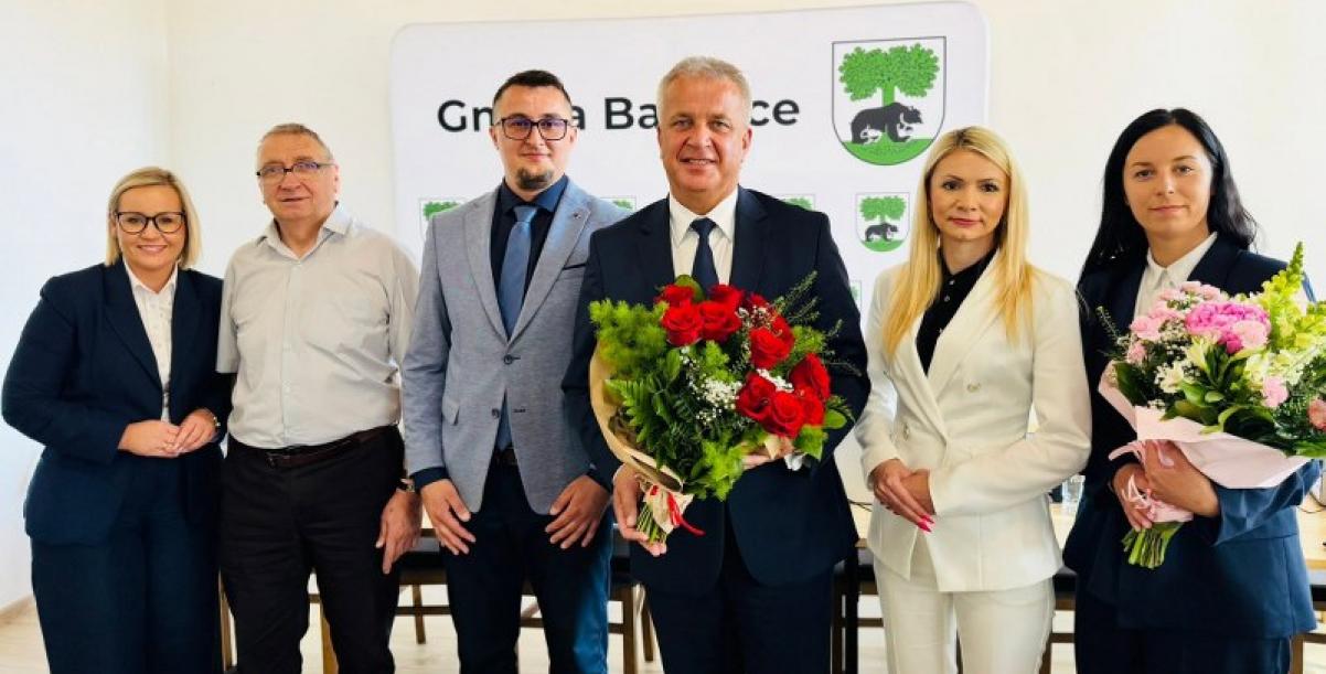 Gratulacje po otrzymanym absolutorium przez burmistrza