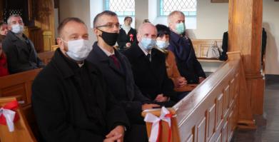 Przedstawiciele samorządu Gminy Barwice w trakcie mszy świętej w intencji ojczyzny