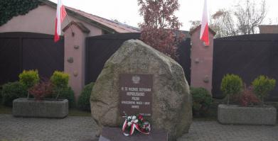 Pomnik na Placu Wolności w Barwicach 