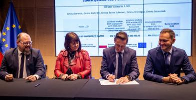 Podpisanie umowy na realizację LRS przez Stowarzyszenie LGD Pojezierze Razem