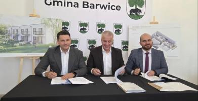 Podpisanie umowy na budowę 10 lokali mieszkalnych.