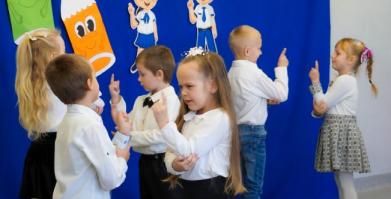 Pasowanie przedszkolaków w Szkole Podstawowej w Starym Chwalimiu