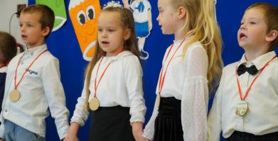 Pasowanie przedszkolaków w Szkole Podstawowej w Starym Chwalimiu