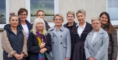 Szkolenie służb pomocowych z udziałem sędzi Anny Marii Wesołowskiej w Dworze Pomorskim w Luboradzy