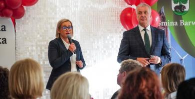 Szkolenie służb pomocowych z udziałem sędzi Anny Marii Wesołowskiej w Dworze Pomorskim w Luboradzy