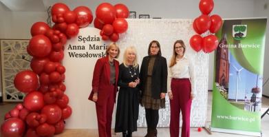 Szkolenie służb pomocowych z udziałem sędzi Anny Marii Wesołowskiej w Dworze Pomorskim w Luboradzy