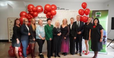 Szkolenie służb pomocowych z udziałem sędzi Anny Marii Wesołowskiej w Dworze Pomorskim w Luboradzy