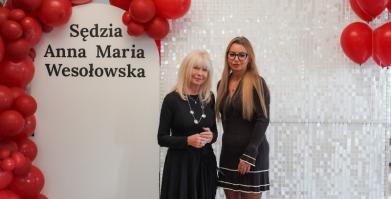 Szkolenie służb pomocowych z udziałem sędzi Anny Marii Wesołowskiej w Dworze Pomorskim w Luboradzy