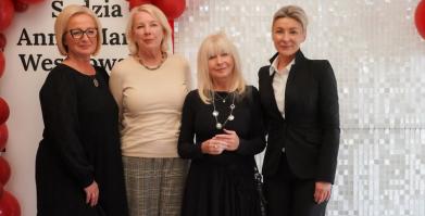 Szkolenie służb pomocowych z udziałem sędzi Anny Marii Wesołowskiej w Dworze Pomorskim w Luboradzy