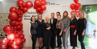 Szkolenie służb pomocowych z udziałem sędzi Anny Marii Wesołowskiej w Dworze Pomorskim w Luboradzy