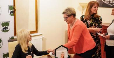 Szkolenie służb pomocowych z udziałem sędzi Anny Marii Wesołowskiej w Dworze Pomorskim w Luboradzy