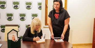 Szkolenie służb pomocowych z udziałem sędzi Anny Marii Wesołowskiej w Dworze Pomorskim w Luboradzy