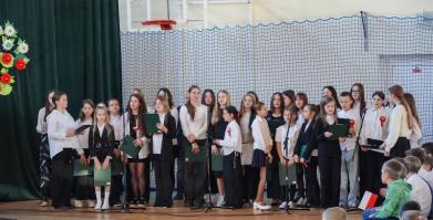 Uroczyste obchody 107. rocznicy odzyskania niepodległości w szkołach