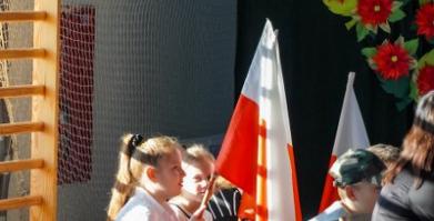 Uroczyste obchody 107. rocznicy odzyskania niepodległości w szkołach
