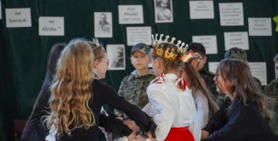 Uroczyste obchody 107. rocznicy odzyskania niepodległości w szkołach