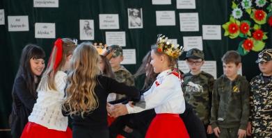 Uroczyste obchody 107. rocznicy odzyskania niepodległości w szkołach