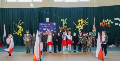 Uroczyste obchody 107. rocznicy odzyskania niepodległości w szkołach