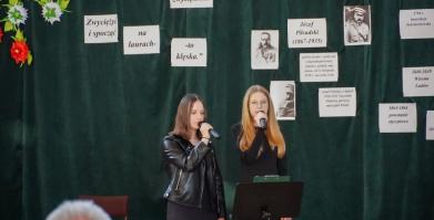 Uroczyste obchody 107. rocznicy odzyskania niepodległości w szkołach