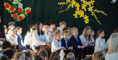 Uroczyste obchody 107. rocznicy odzyskania niepodległości w szkołach