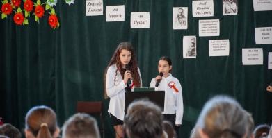 Uroczyste obchody 107. rocznicy odzyskania niepodległości w szkołach