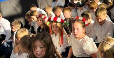 Uroczyste obchody 107. rocznicy odzyskania niepodległości w szkołach