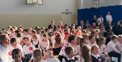 Uroczyste obchody 107. rocznicy odzyskania niepodległości w szkołach