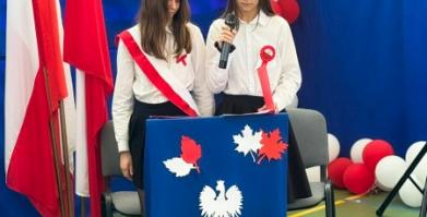 Uroczyste obchody 107. rocznicy odzyskania niepodległości w szkołach