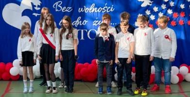 Uroczyste obchody 107. rocznicy odzyskania niepodległości w szkołach