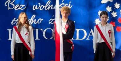 Uroczyste obchody 107. rocznicy odzyskania niepodległości w szkołach