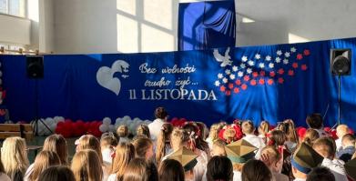 Uroczyste obchody 107. rocznicy odzyskania niepodległości w szkołach