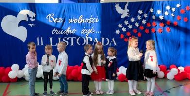 Uroczyste obchody 107. rocznicy odzyskania niepodległości w szkołach