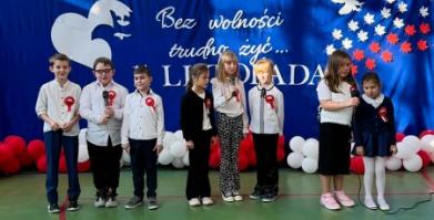 Uroczyste obchody 107. rocznicy odzyskania niepodległości w szkołach