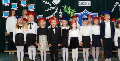 Ślubowanie uczniów klas pierwszych w Szkole Podstawowej w Barwicach