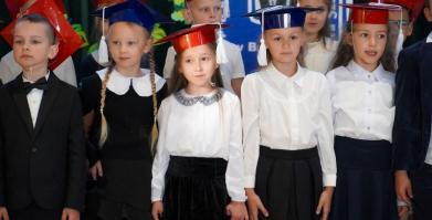 Ślubowanie uczniów klas pierwszych w Szkole Podstawowej w Barwicach