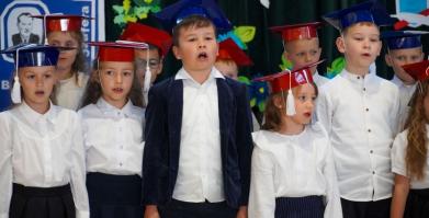 Ślubowanie uczniów klas pierwszych w Szkole Podstawowej w Barwicach