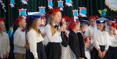 Ślubowanie uczniów klas pierwszych w Szkole Podstawowej w Barwicach