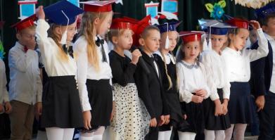 Ślubowanie uczniów klas pierwszych w Szkole Podstawowej w Barwicach